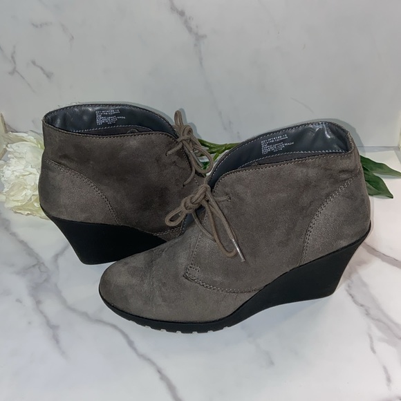 White Mountain Lace-up Oxford  Style Bootie Size 9M - Picture 4 of 17